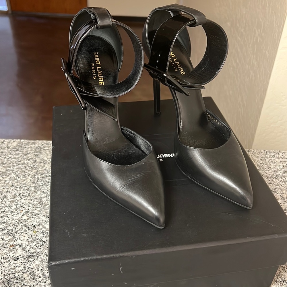 Saint Laurent Paris P 110 D'Orsay Pumps